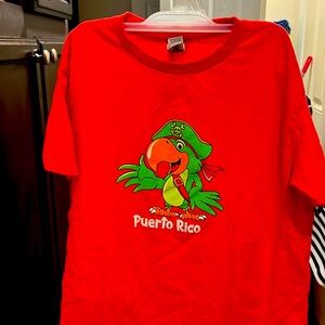 Gilden boys parrot T-shirt.